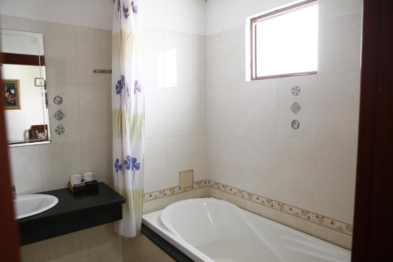 Phu An Hotel Хошимин Екстериор снимка