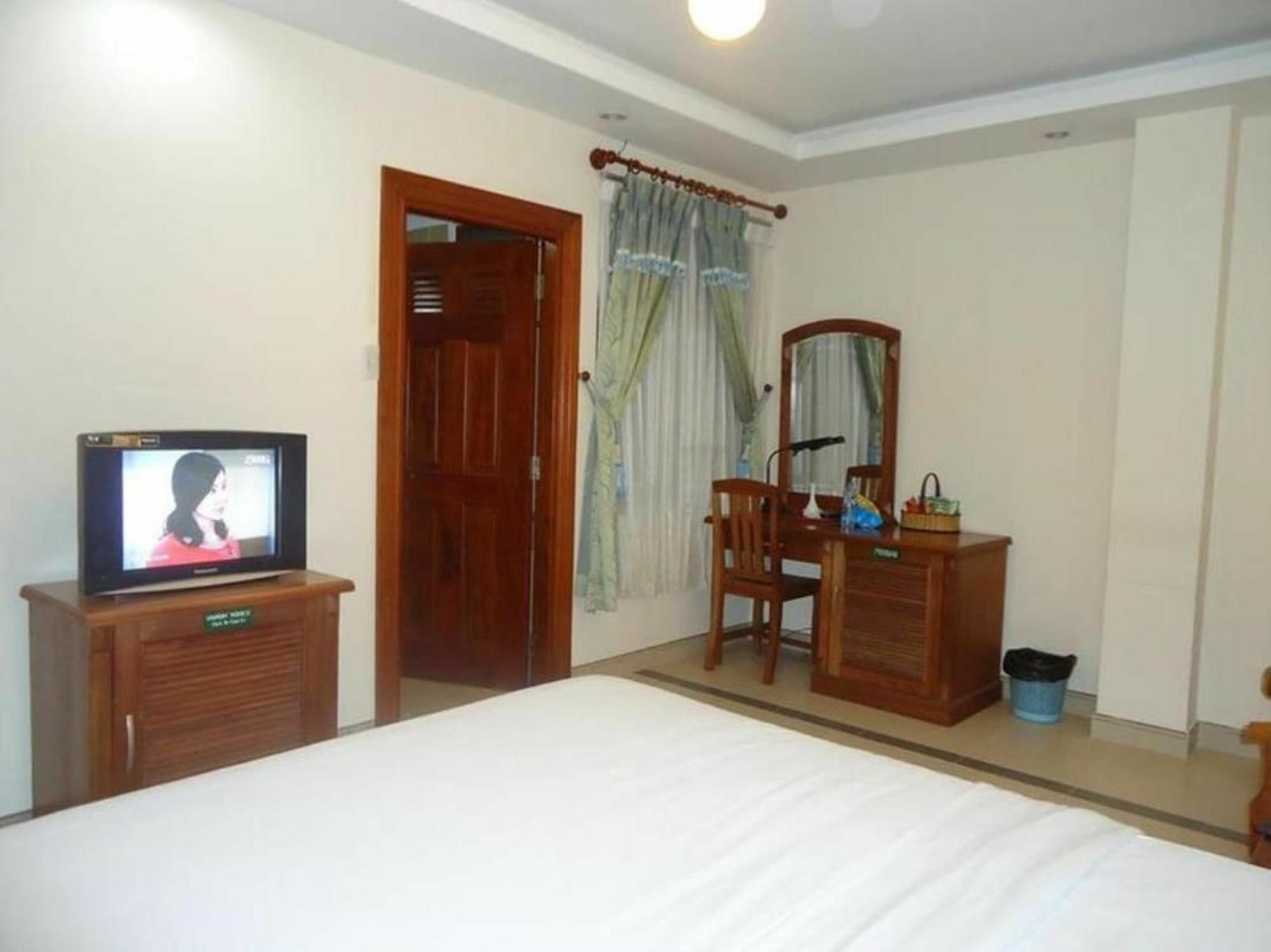 Phu An Hotel Хошимин Екстериор снимка