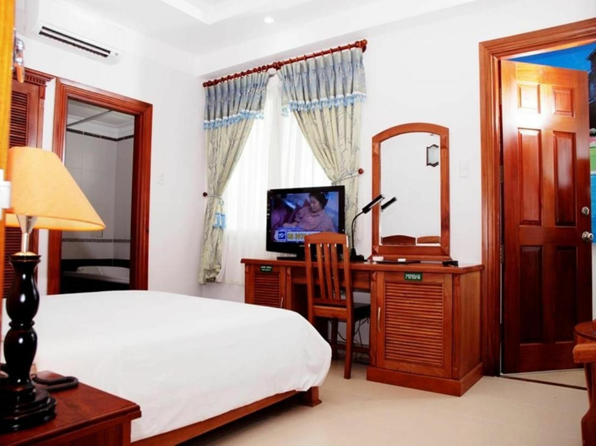 Phu An Hotel Хошимин Екстериор снимка